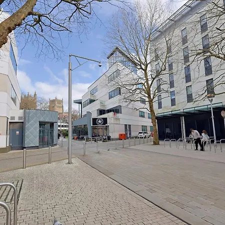 Cozy Kingsize In Centre! *